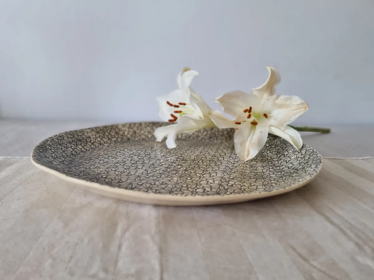 em-cake-plate-black-04