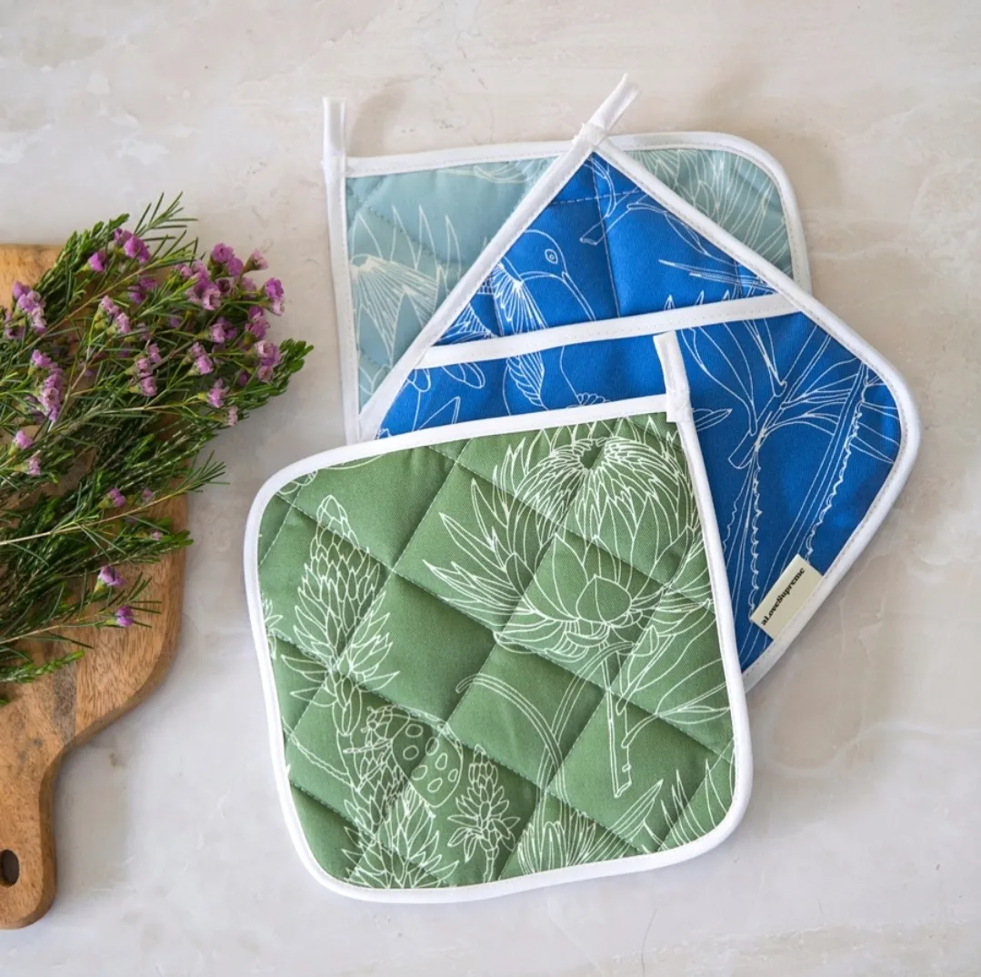 em-pot-holder-bloom-essence-cream-on-olive-01
