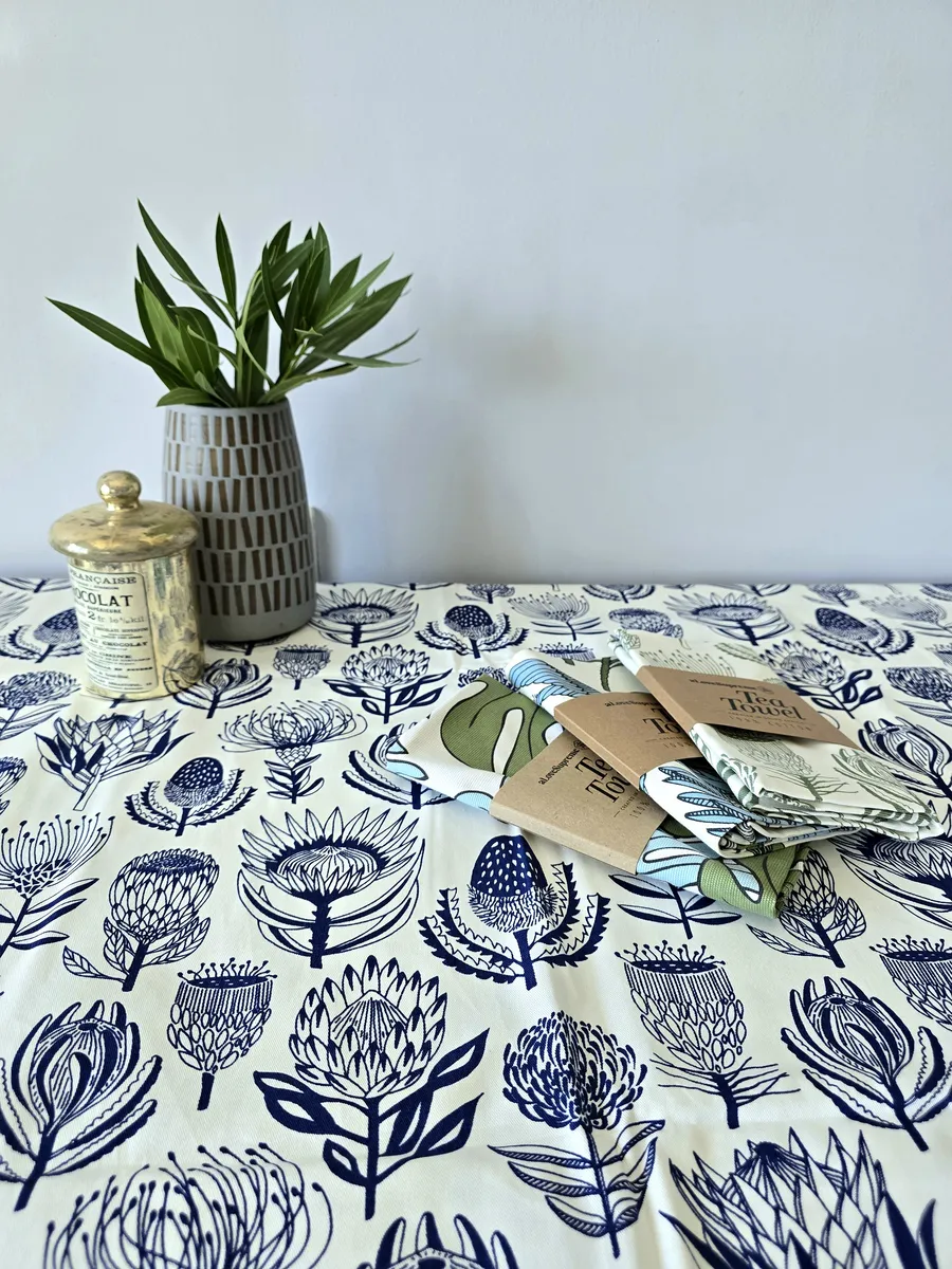 em-tablecloth-floral-kingdom-blue-on-white-01